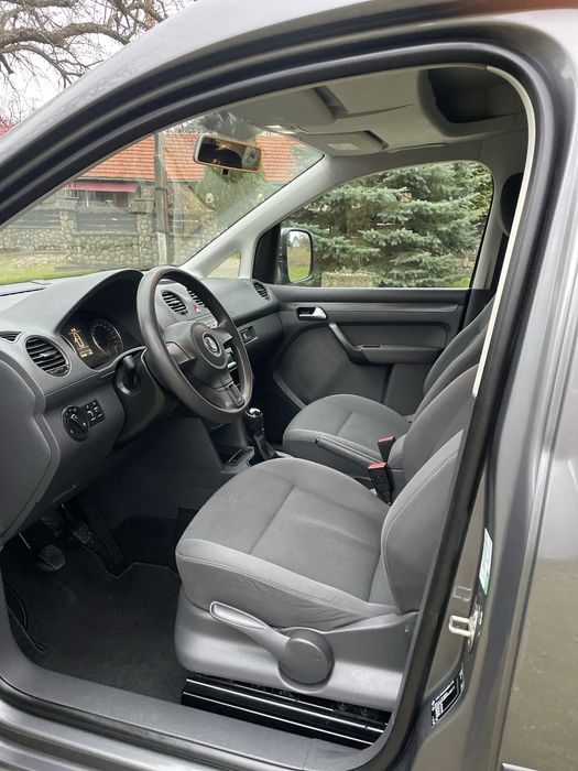 Свіжопригнаний кадді,7 місць