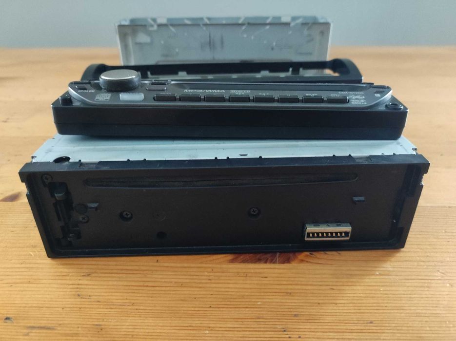 Radioodtwarzacz radio SONY CDX-GT200 4 x 50W CD/MP3/WMA/FM/AUX/RDS
