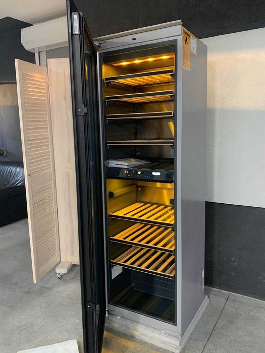 ЗНИЖКА!! Вбудований Винний холодильник KWT6722IGS