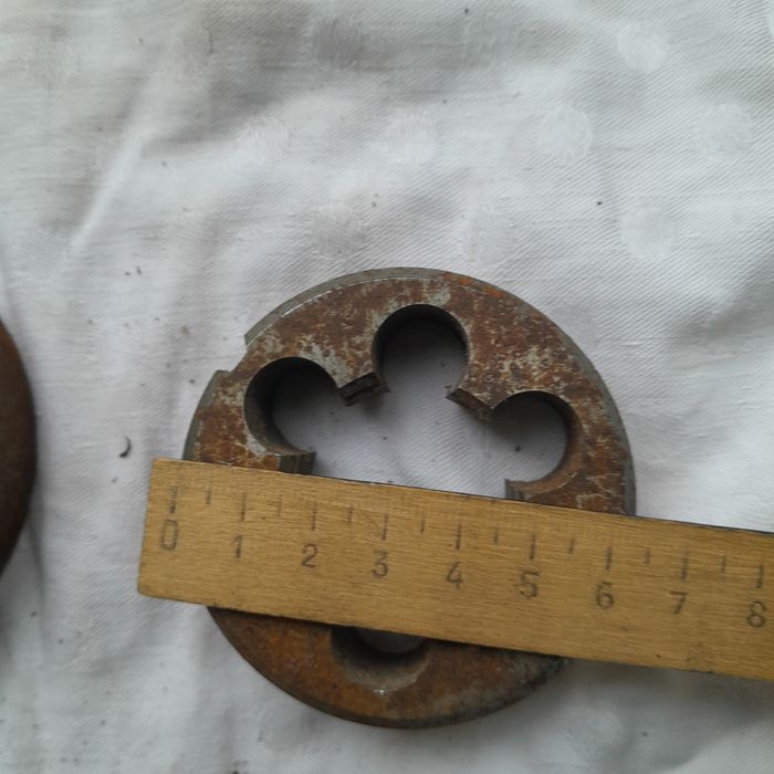 Клупп и плашки 3 шт.