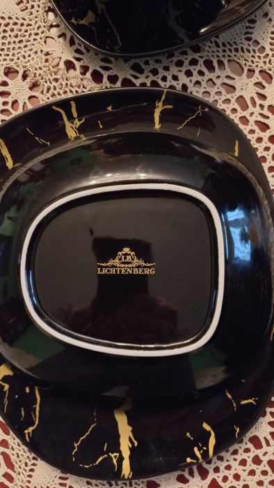 Serwis obiadowy nowy dla 6 osób /25 elementów/czarno-złoty