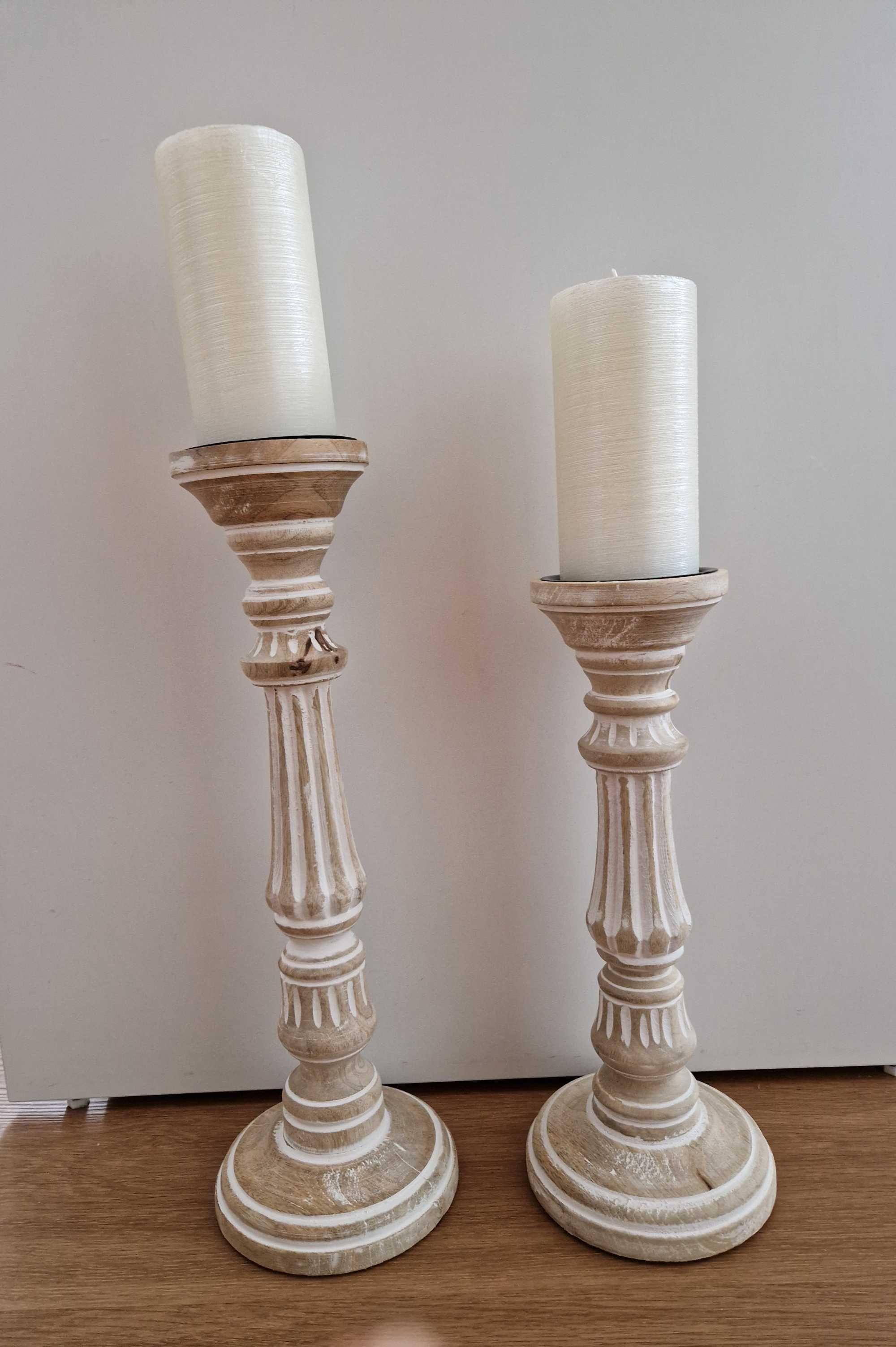 Vendo castiçais/candelabros em madeira