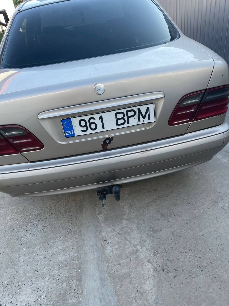 Продам Мерседес w 210 по запчастям. Есть все запчасти.