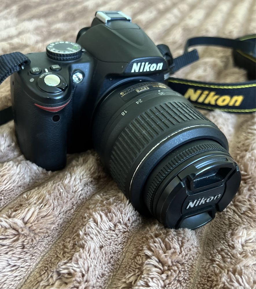 Nikon D3000 состояние нового