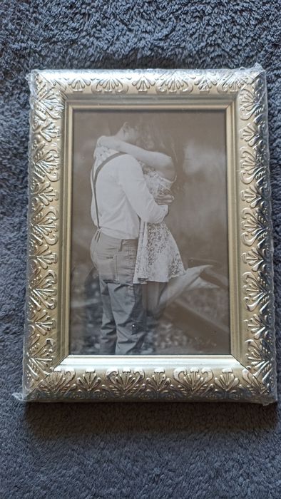 Piękna srebna ramka na zdjęcia