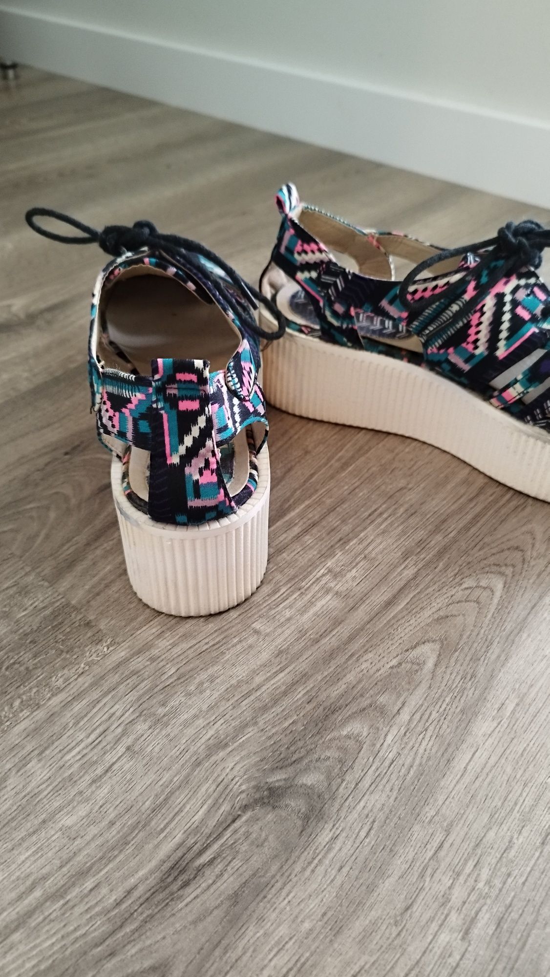 Sapato - tamanho 38