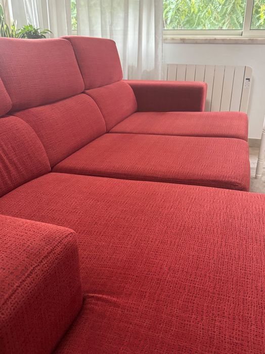 Sofá-cama vermelho com chaise longue