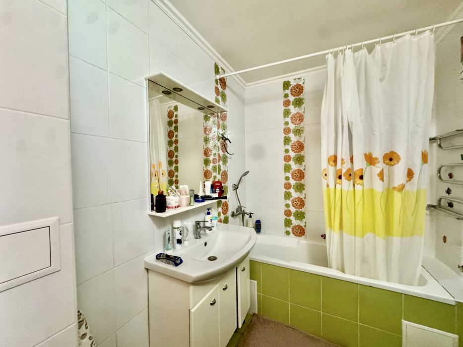 Продаж 2к квартири 65 кв. м на вул. Миколаївська 6