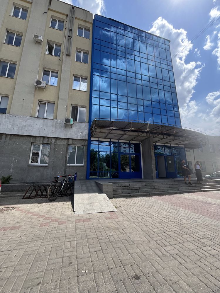 Оренда офісів від 34м2 до 77 м2 р-н площі 700 річ.
