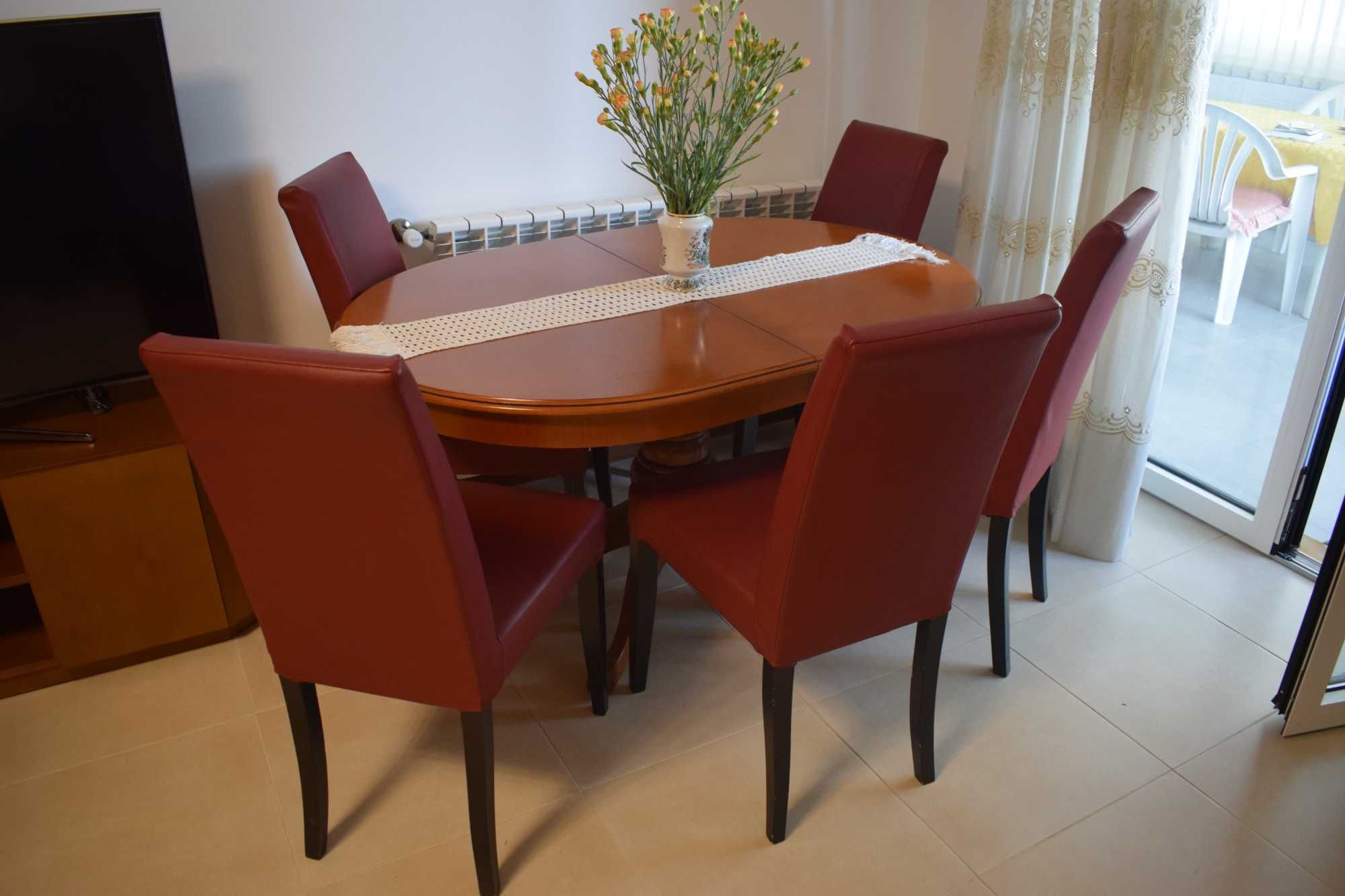 Vendo Mesa de sala com 8 cadeiras