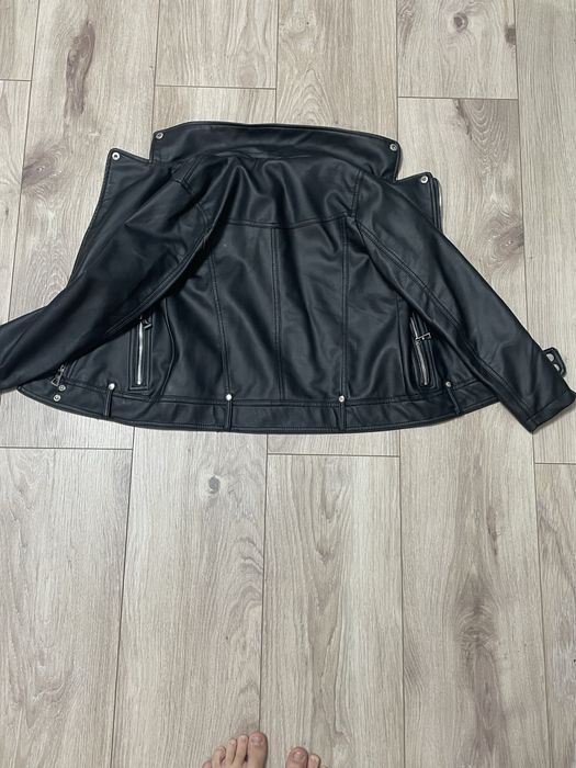 Шкіряна куртка  на дівчинку