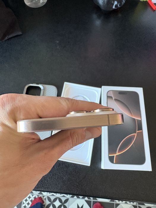 Iphone 16 pro max idealny stan  pustynny tytan