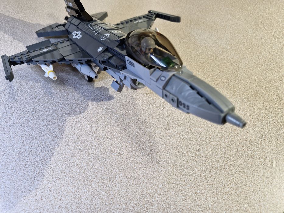 Игрушка конструктор самолет