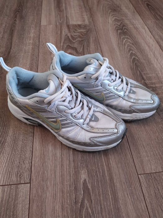 Кросівки жіночі Nike