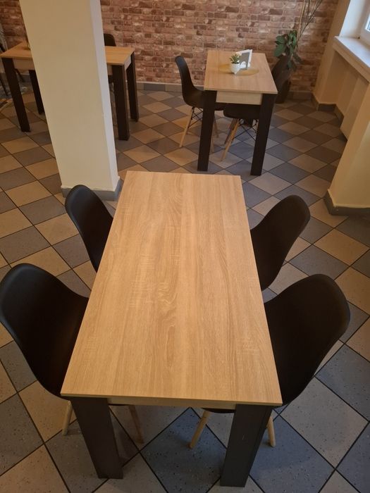 Komplet stół i 4 krzesła