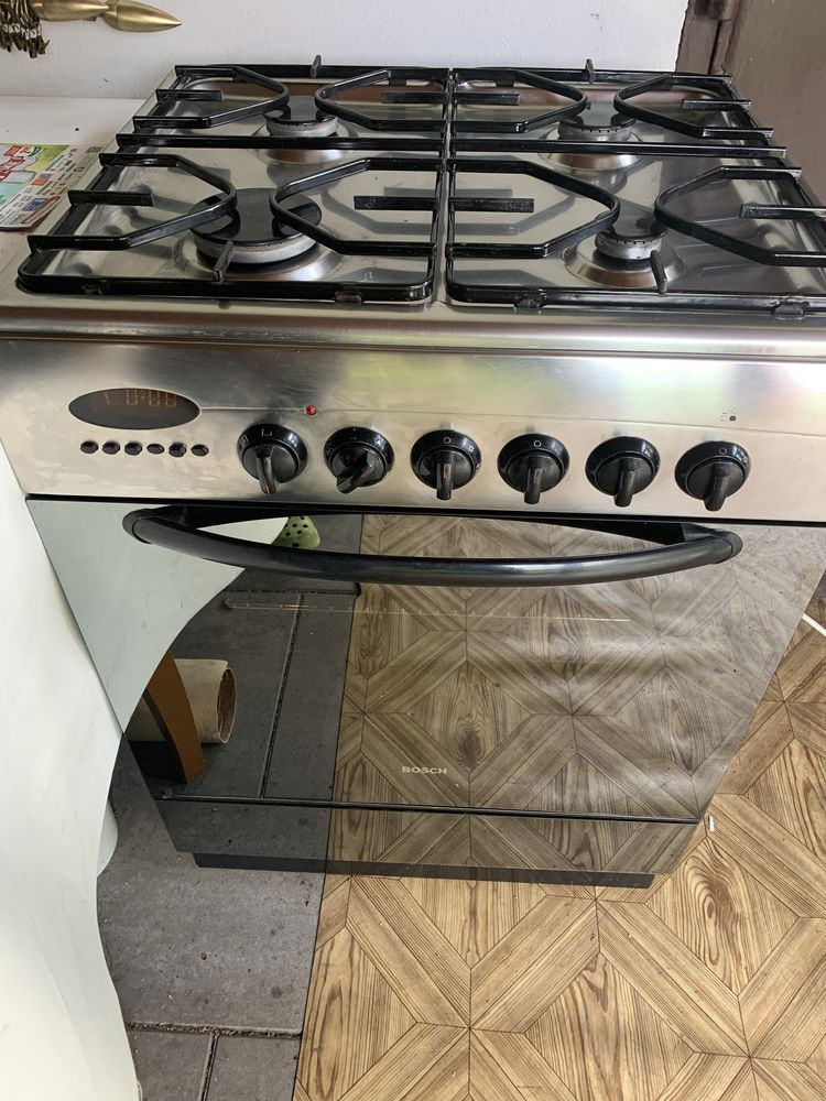 Kuchenka gazowo elektryczna Bosch 60 w bardzo dobrym stanie