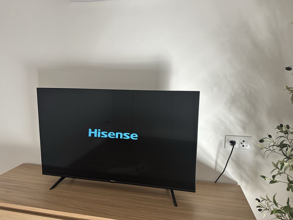 TV Hisense 43” LED 4K Smart – Modelo H43B7100