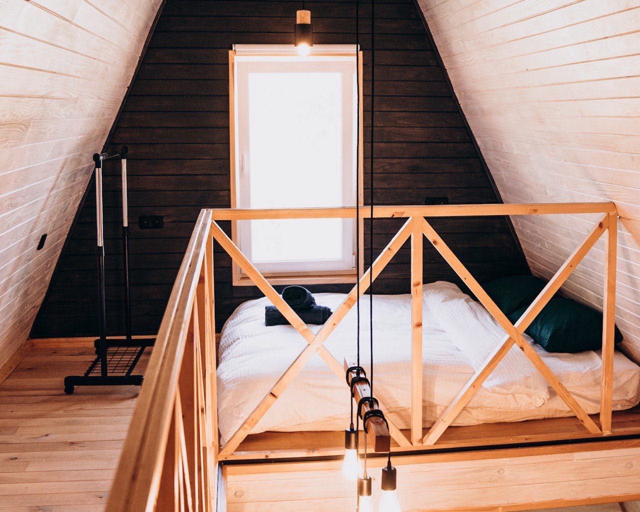 Будиночок за містом A-frame  “LOVE house” поруч лісу, подобово