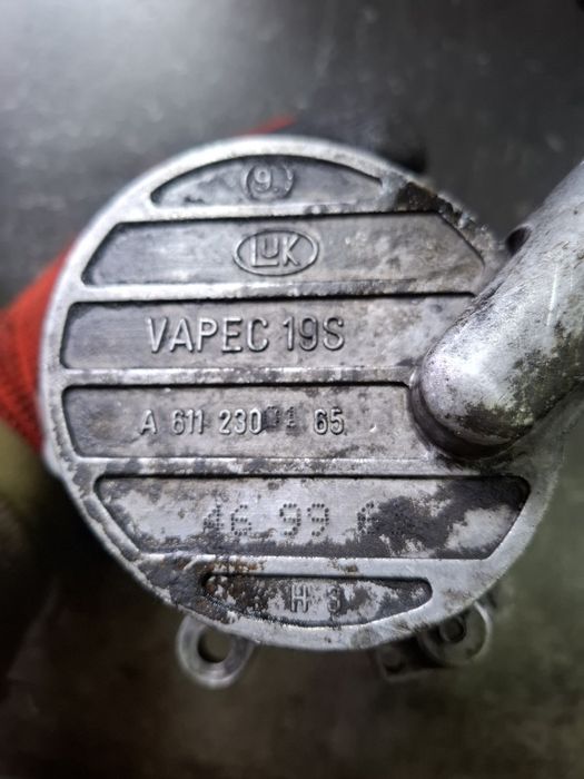 Насос вакуумний MERSEDES