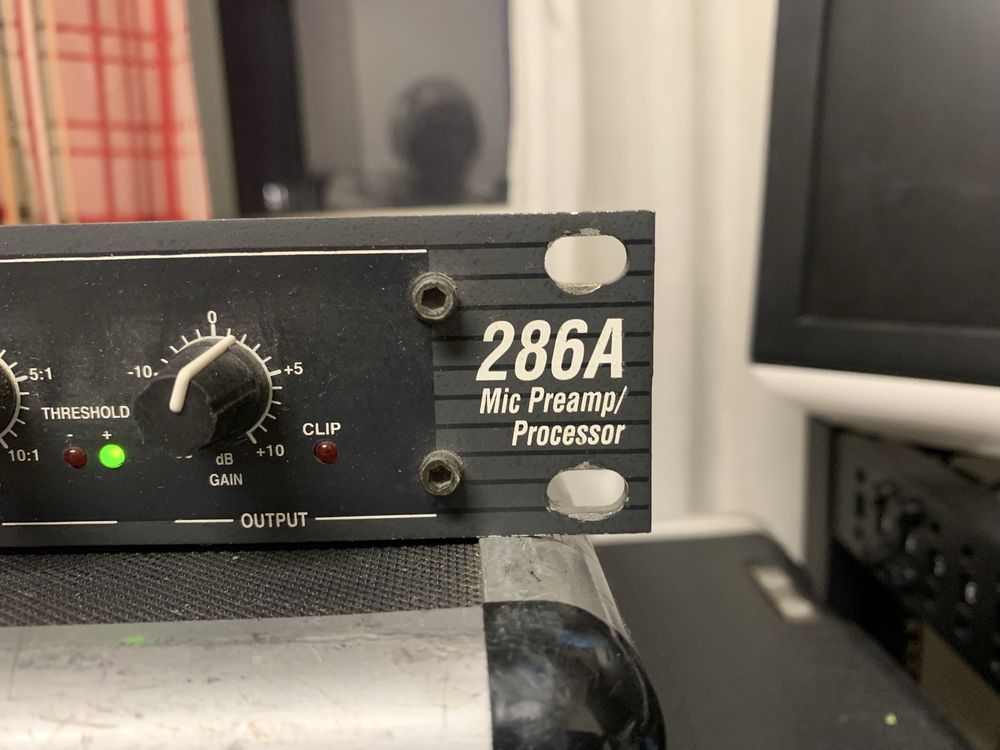 Pré Amplificador de Microfone DBX 286A