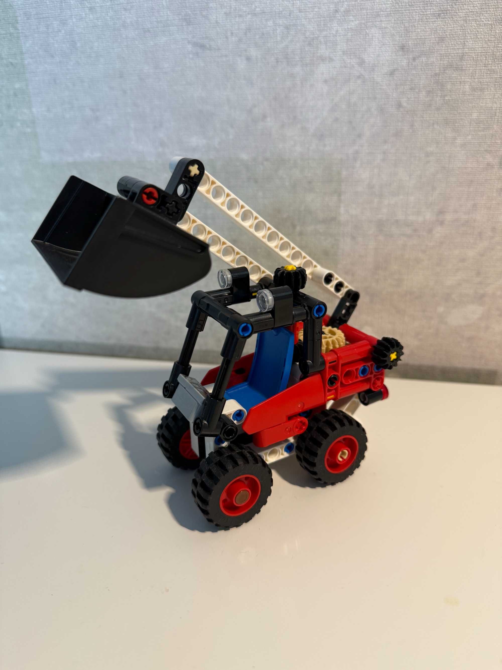 Lego Technic 42116 - Ładowarka