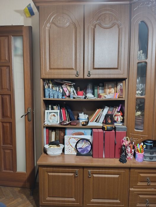 Стінка у вітальню .