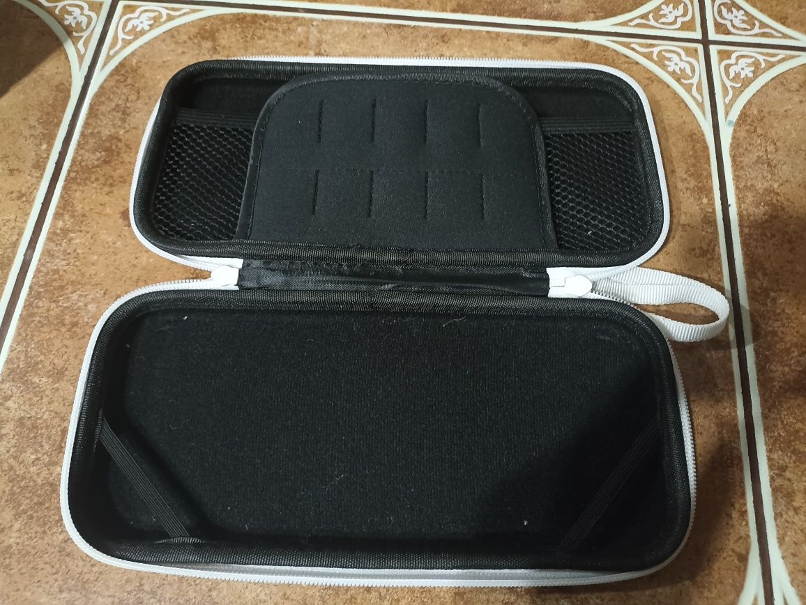 Nintendo Switch OLED – ekran + dock + grip + etui (bez Joy-Conów i ład