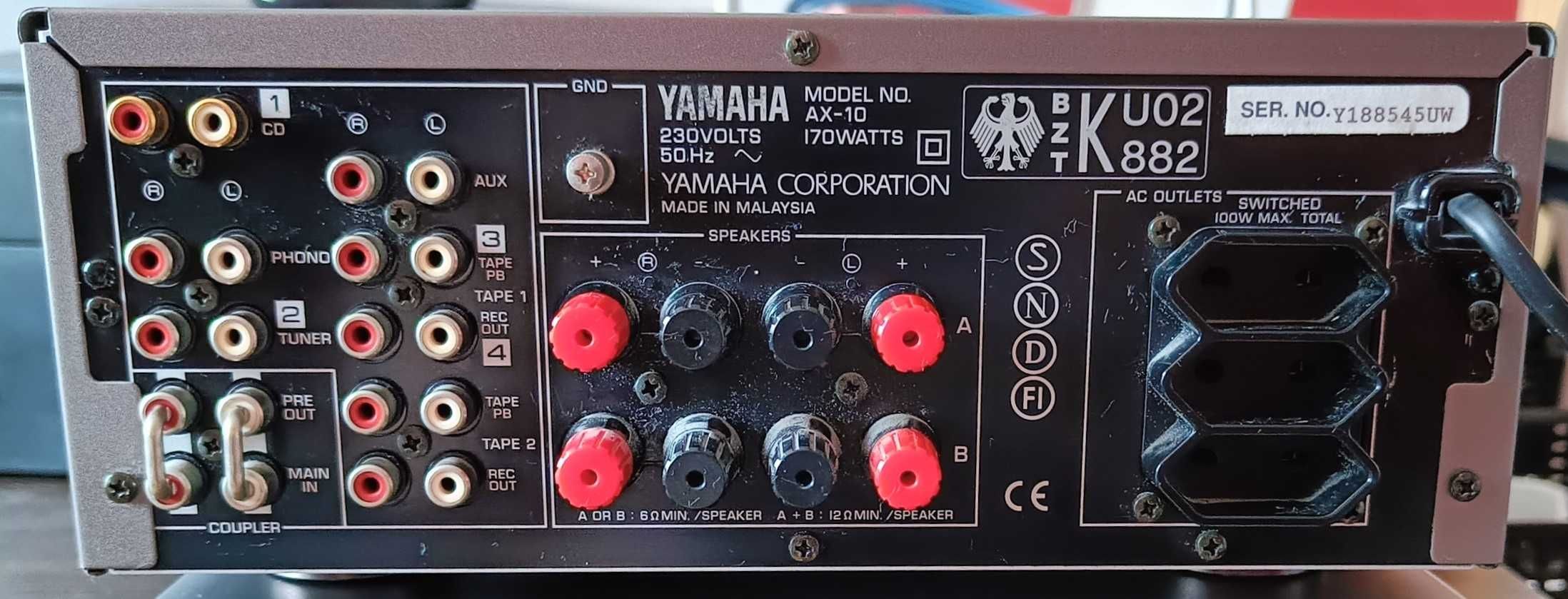 Wzmacniacz YAMAHA AX-10. Srebrny. Używany, sprawny.