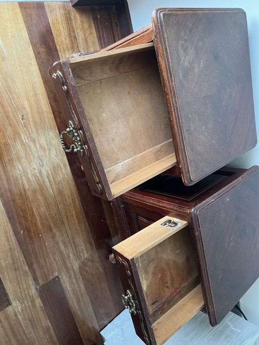 Mesas de cabeceira antigas vintage estilo Queen Anne