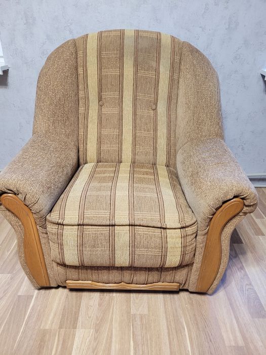 М'яке крісло, торт