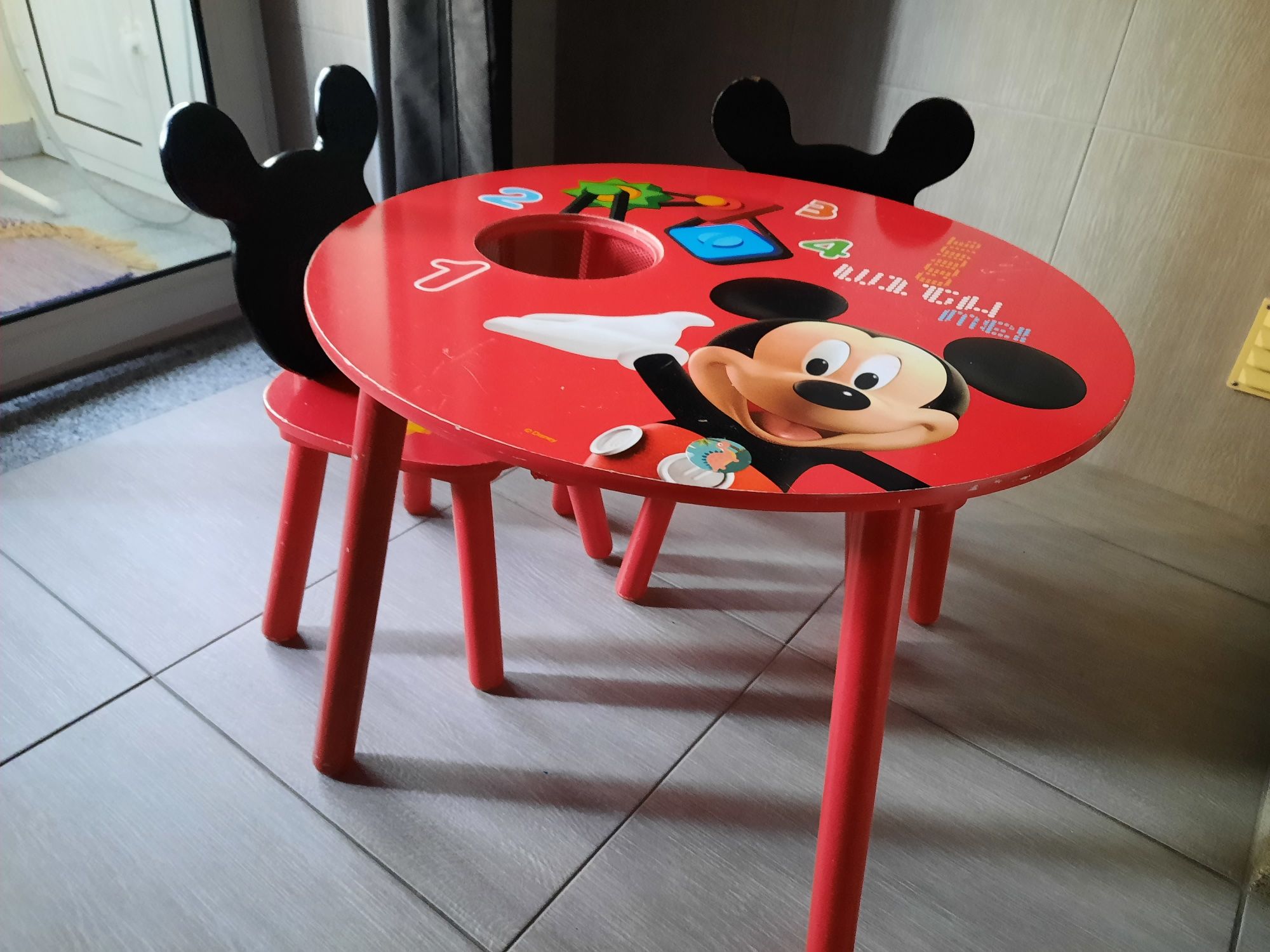 Mesa do Mickey + 2 cadeiras