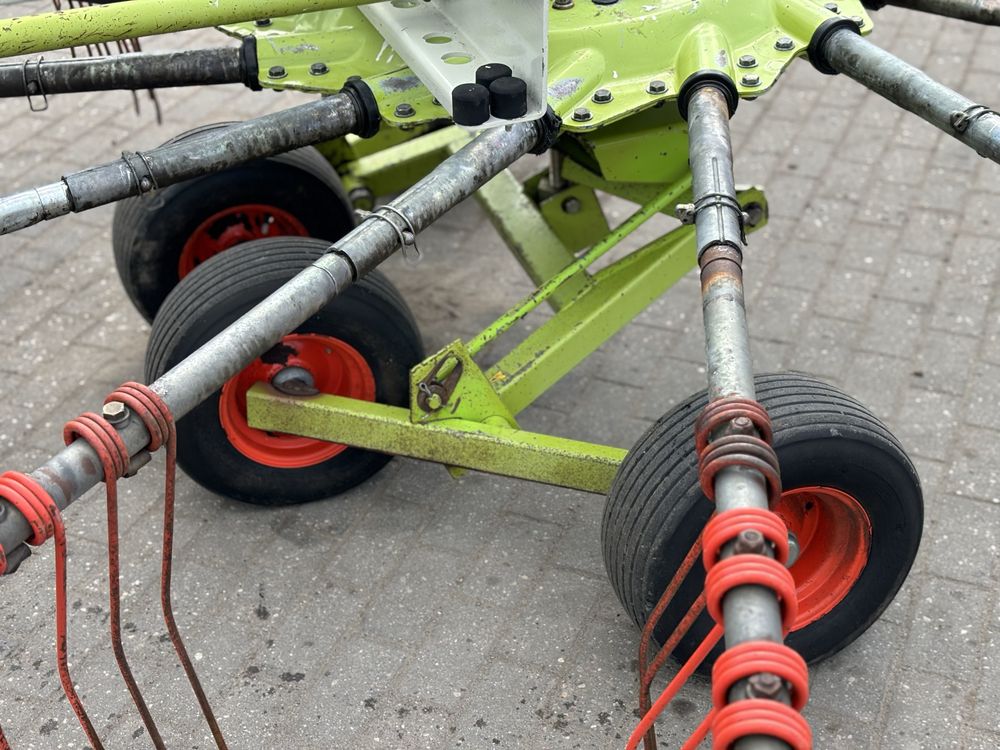 Zgrabiarka karuzelowa Claas Liner 430 S zagrabiarka