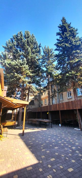 Продаж приміщення з мебелью та з обородованієм вул. Космічна .