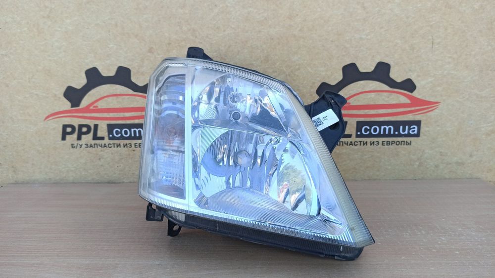 Opel Meriva A 2002-2010 Фара правая передняя 93294338