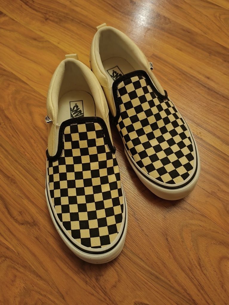 Vans slip on-praktycznie nowe , biało czarne