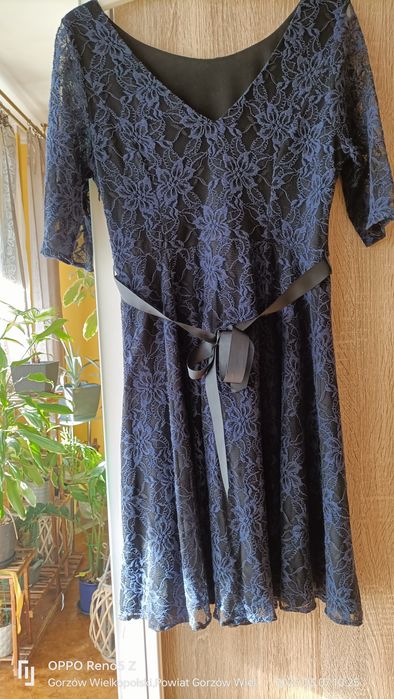 Koronkowa granatowa sukienka z podszewką. F&F