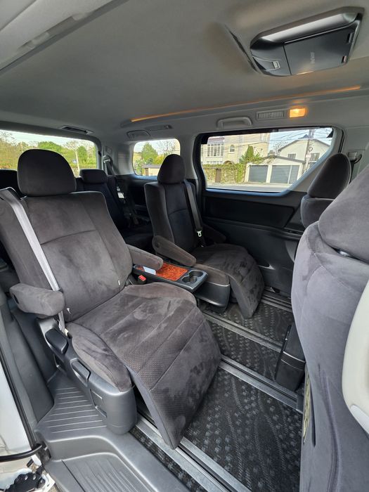 Toyota Vellfire 2,4 CVT 2010 7 мест