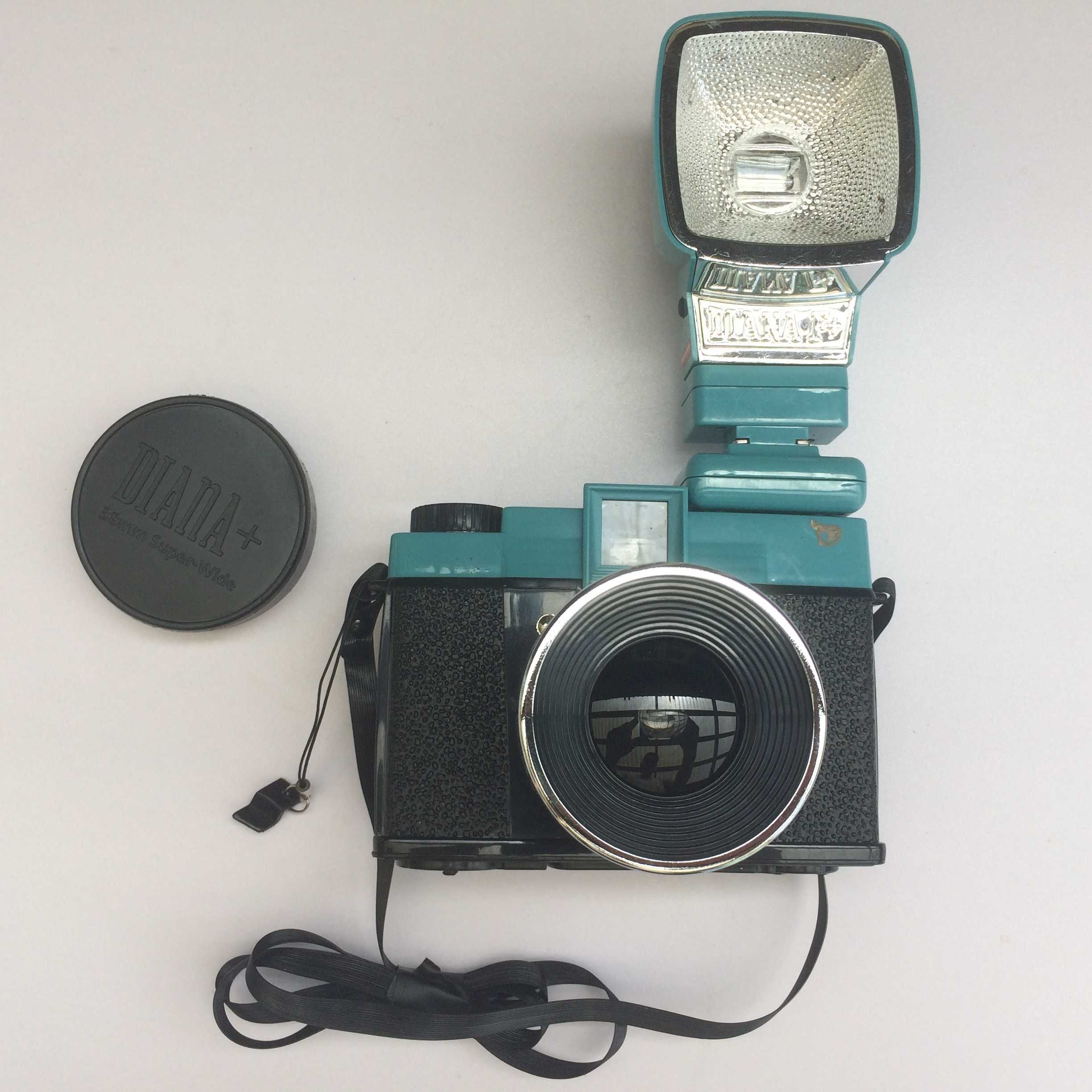 Aparat analogowy Diana F+. Lomografia. Lampa, obiektywy, akcesoria.