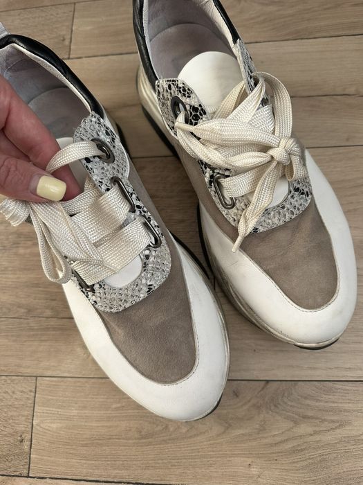 Продам жіночі снікерси