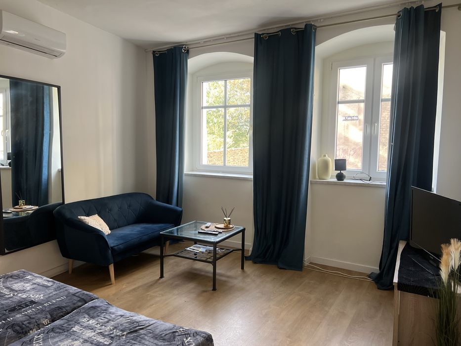 Kawalerka z osobną kuchnią na parterze blisko Rynku