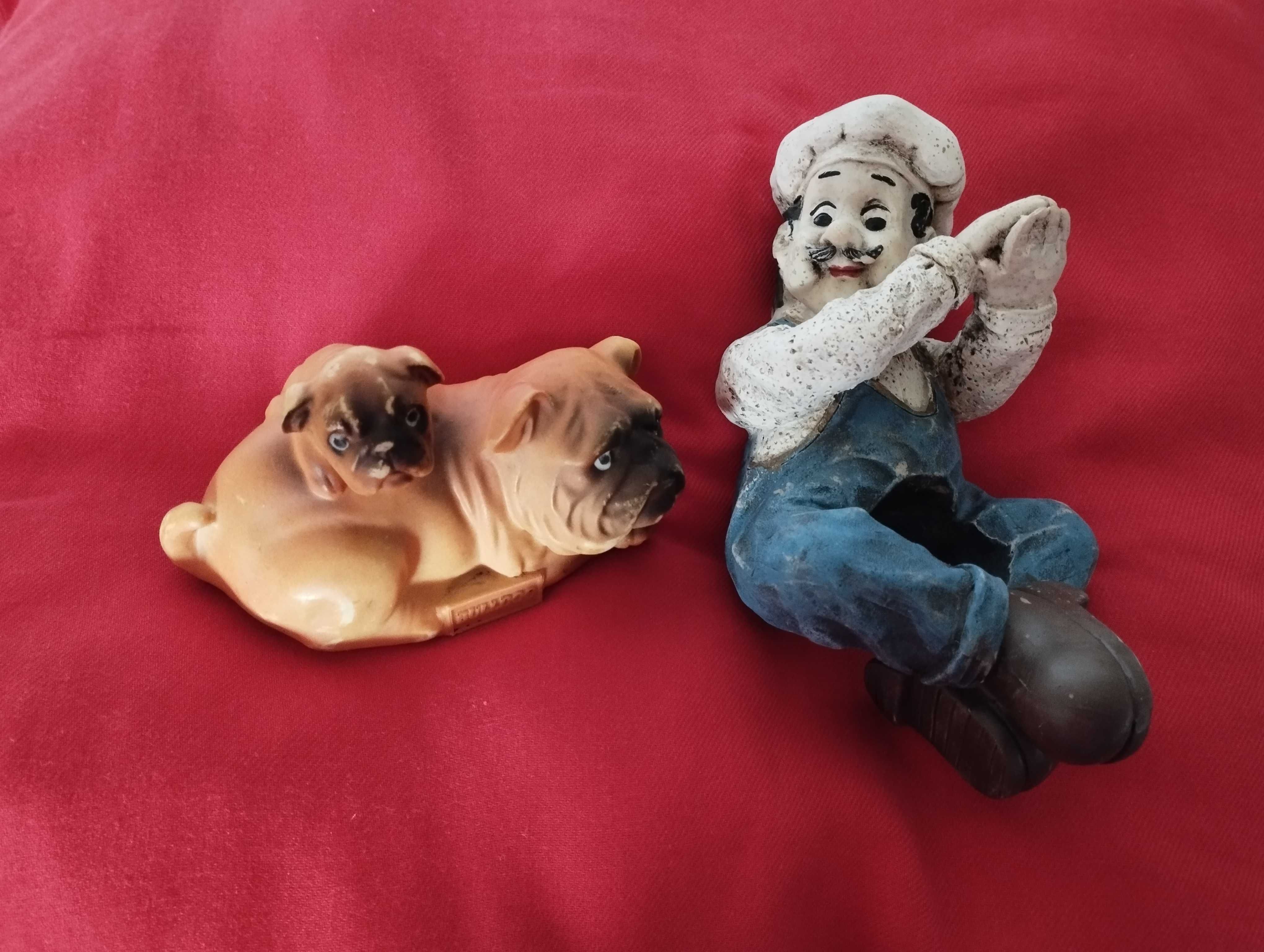 Boneco padeiro/pasteleiro e cães bonecos em bom estado