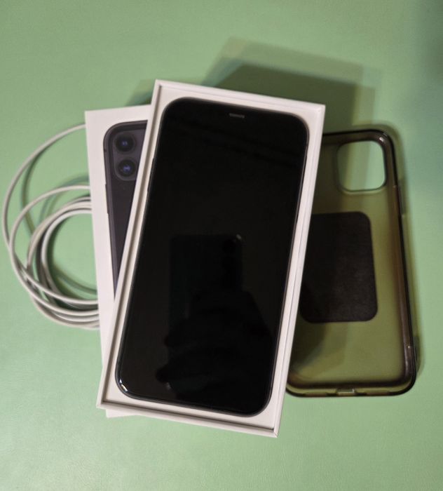 IPhone 11 64gb pokrowiec kabel