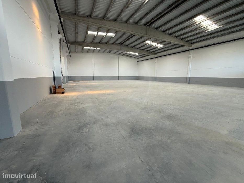 Armazém Novo com 380m2 na Póvoa de Varzim