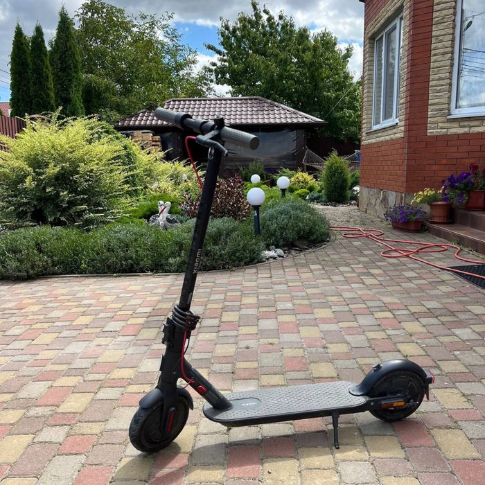 продам електро самокат Xiaomi Electric Scooter 3 Lite