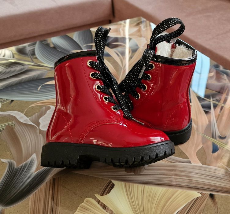 Trzewiki zimowe, ocieplane, lakierowane- cudo r.22 jak nowe