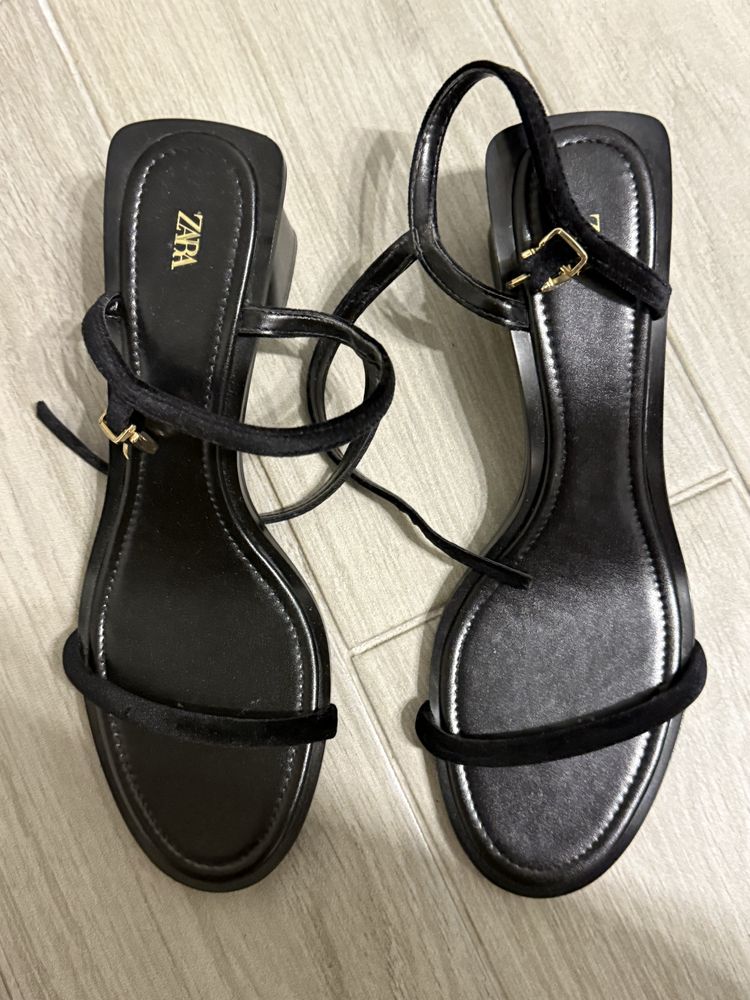 Босоніжки Zara чорні