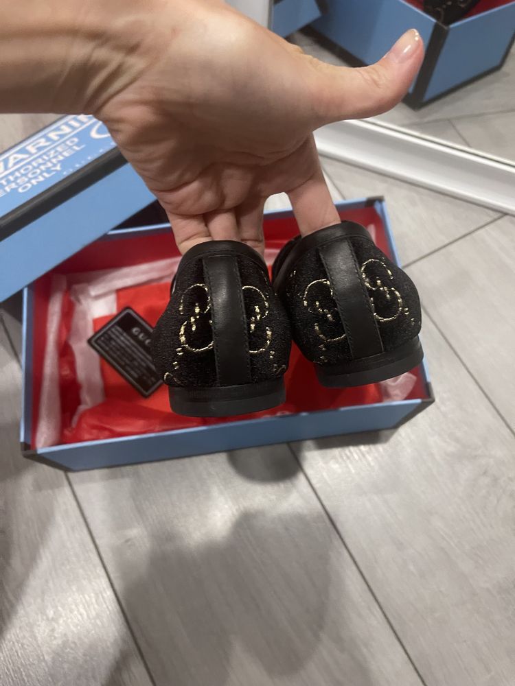 Лофери Gucci нові