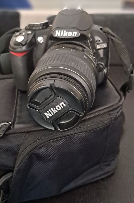 Nikon D3100 + objetiva