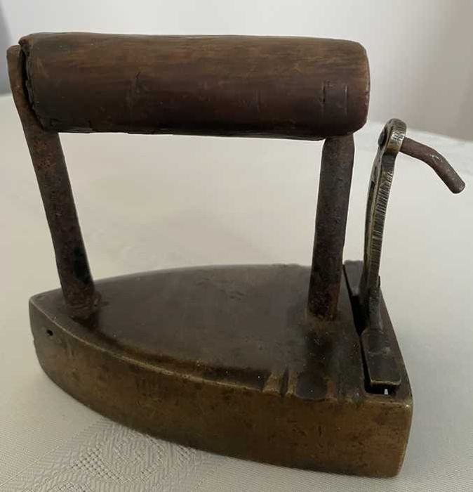 Mosiężne żelazko na duszę - żelazko zabytkowe