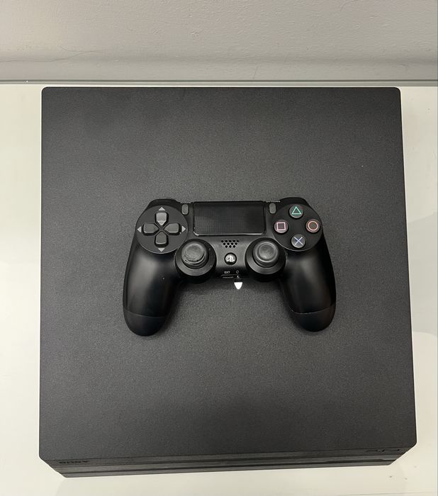 PlayStation 4 PRO + Comando